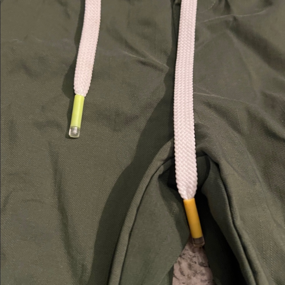 Green Cargo Jogger Pants size small never worn - Picture 4 of 7